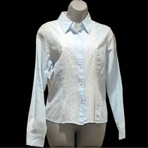 Light blue long sleeve embroidered button down. Lots of great detailing. Sz L